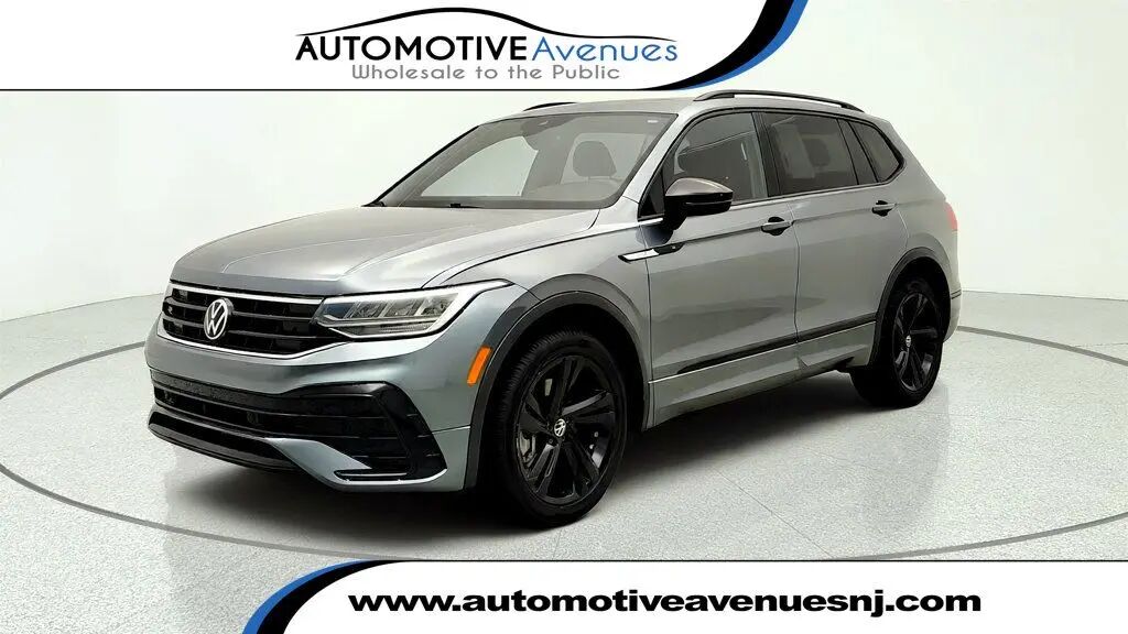 2023 Volkswagen Tiguan SE R-Line Black — photo 1 of 13