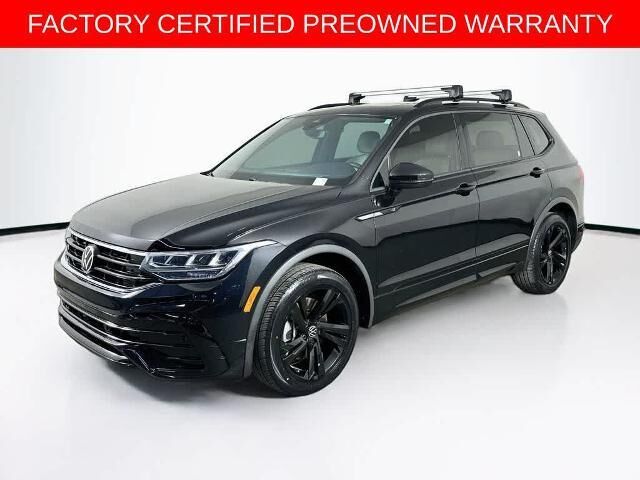 2023 Volkswagen Tiguan SE R-Line Black — photo 1 of 11