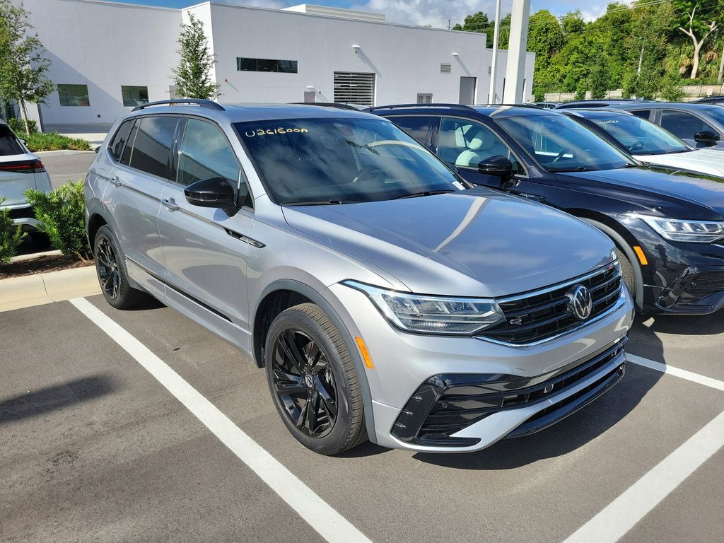2023 Volkswagen Tiguan 2.0T SE R-Line Black — photo 1 of 2