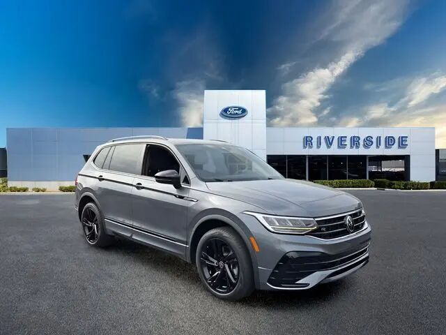 2024 Volkswagen Tiguan SE R-Line Black — photo 1 of 13