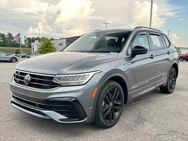 2022 Volkswagen Tiguan SE R-Line Black