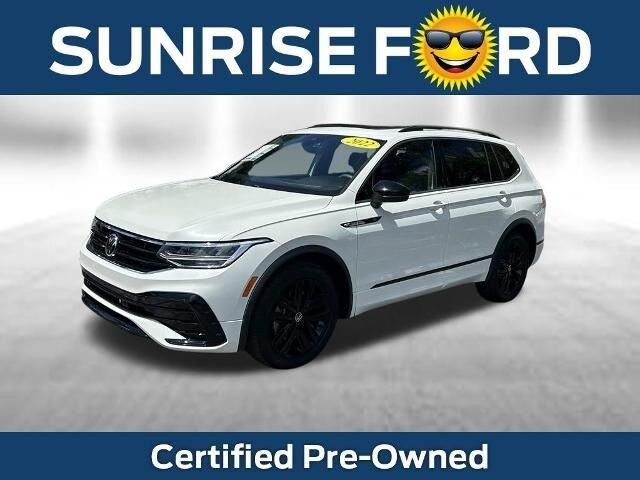 2022 Volkswagen Tiguan SE R-Line Black