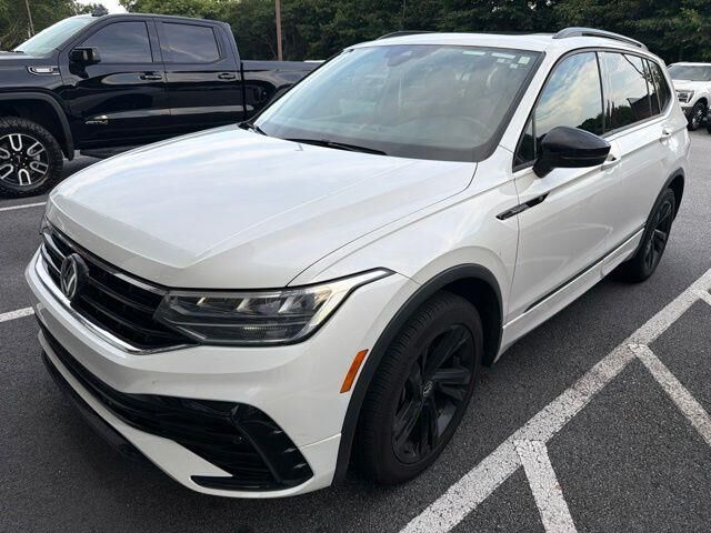 2023 Volkswagen Tiguan SE R-Line Black