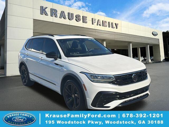 2023 Volkswagen Tiguan SE R-Line Black — photo 1 of 13