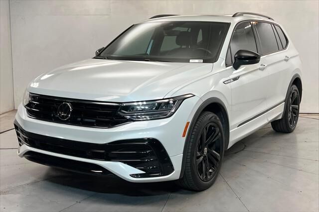 2024 Volkswagen Tiguan SE R-Line Black — photo 1 of 13