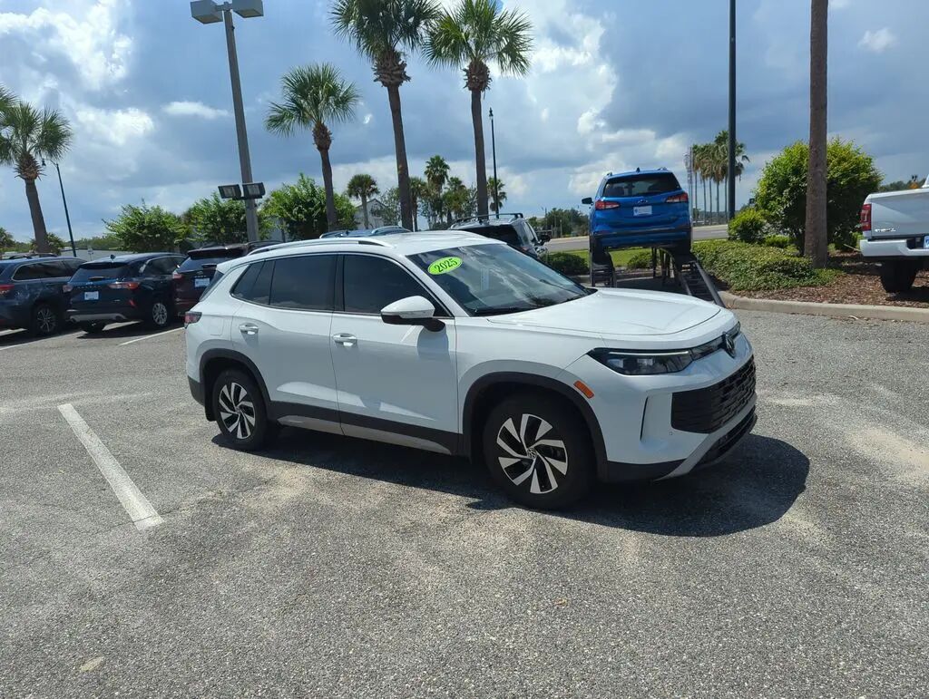 2025 Volkswagen Tiguan S — photo 1 of 10