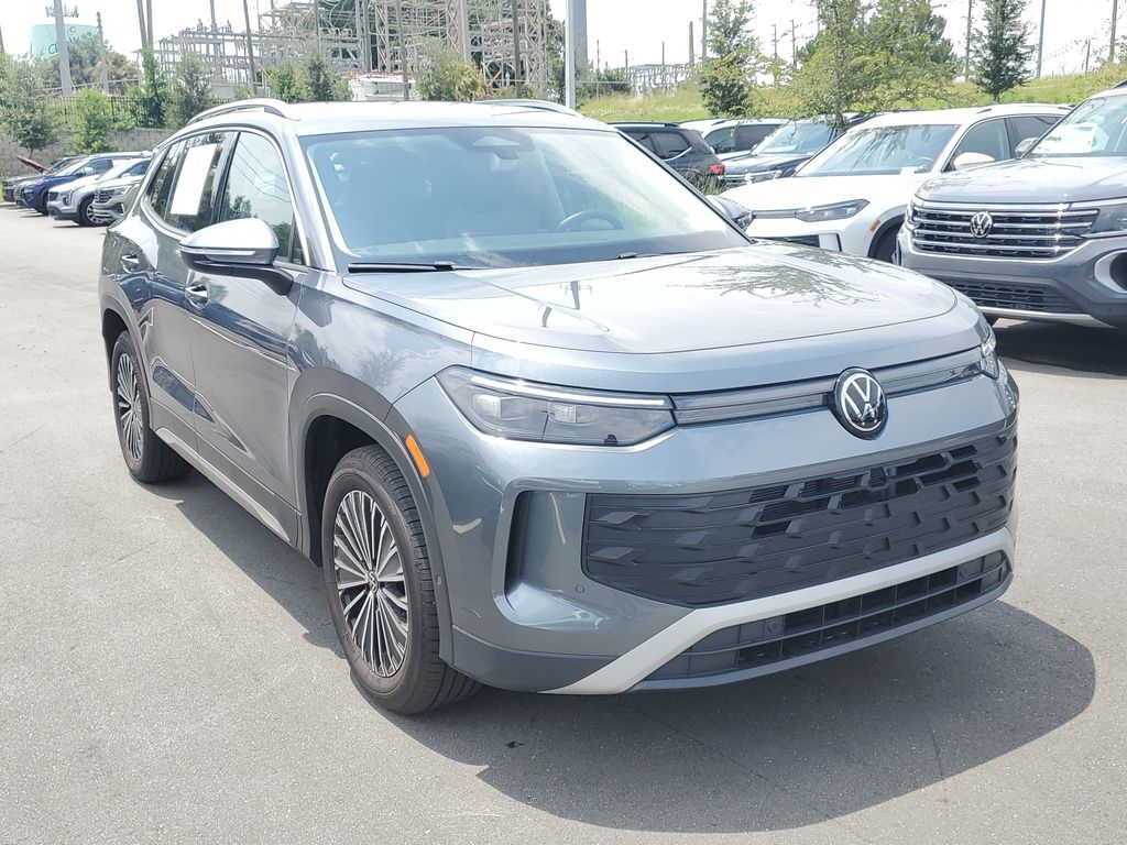 2025 Volkswagen Tiguan 2.0T S — photo 1 of 13