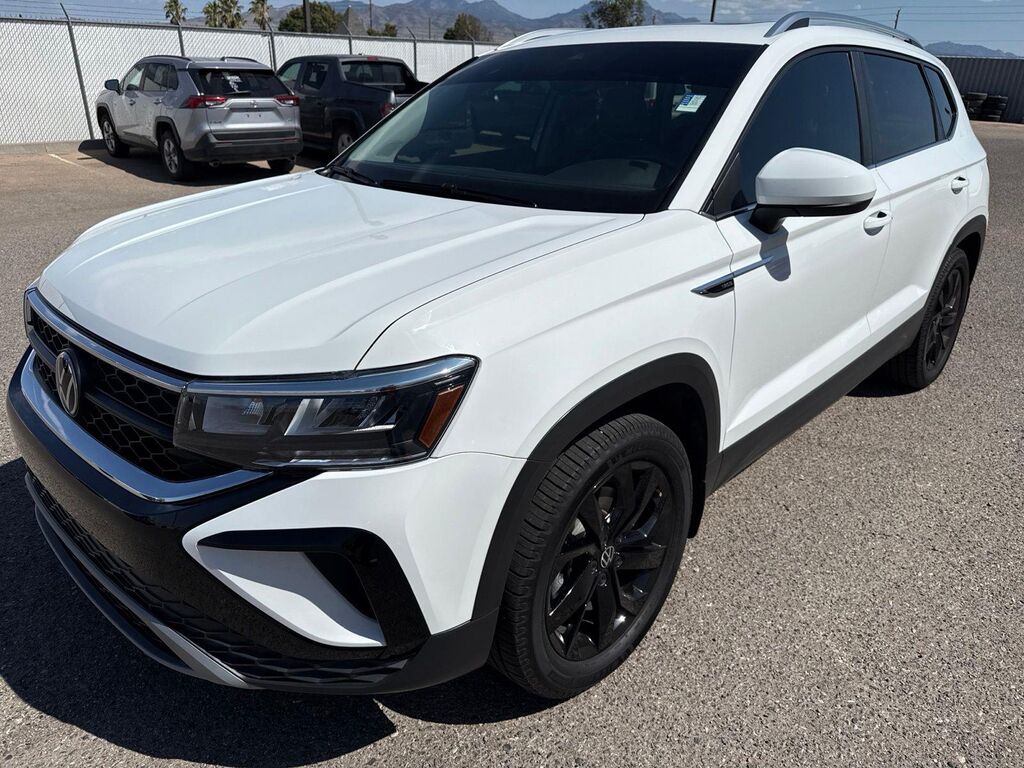 2023 Volkswagen Taos SE — photo 1 of 13