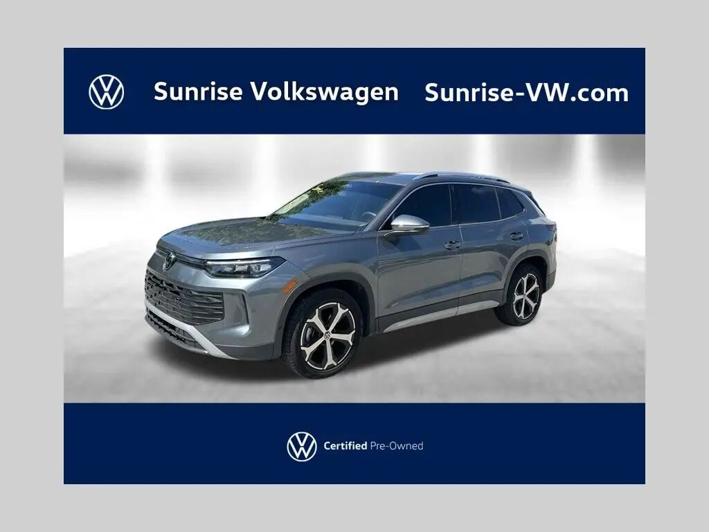 2025 Volkswagen Tiguan SE — photo 1 of 13