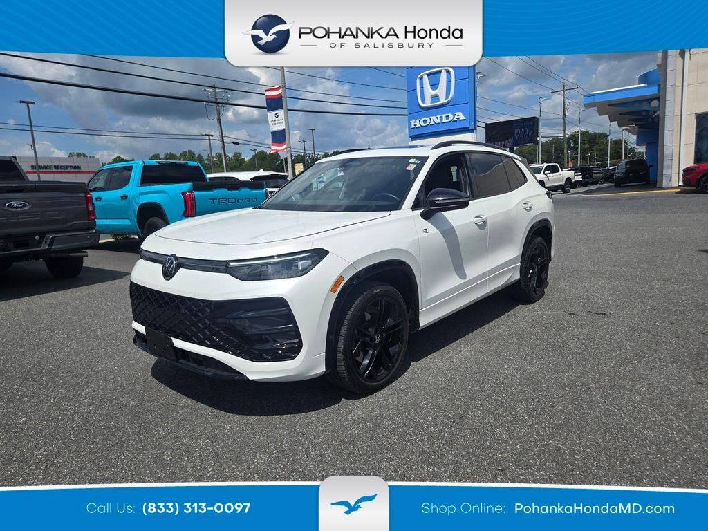 2025 Volkswagen Tiguan SE R-Line Black 4Motion — photo 1 of 13