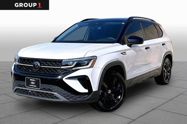 2024 Volkswagen Taos SE Black