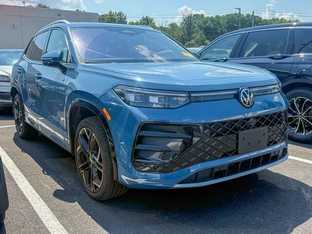2025 Volkswagen Tiguan SEL R-Line 4Motion