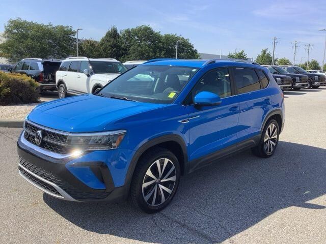 2022 Volkswagen Taos SE — photo 1 of 13