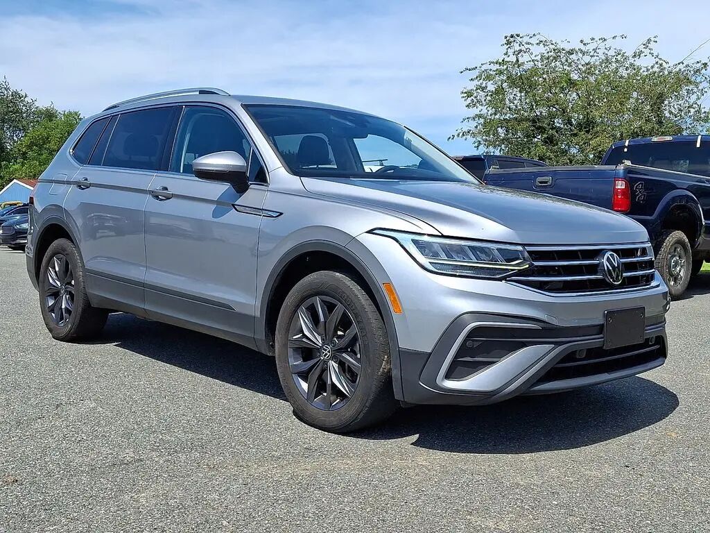 2023 Volkswagen Tiguan SE 4Motion — photo 1 of 13