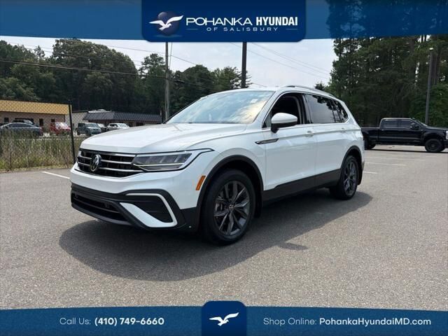 2023 Volkswagen Tiguan SE — photo 1 of 13