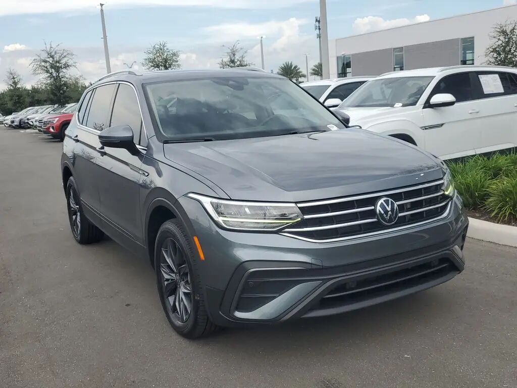 2023 Volkswagen Tiguan SE — photo 1 of 13