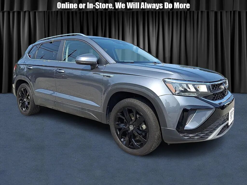 2023 Volkswagen Taos SE 4Motion — photo 1 of 13