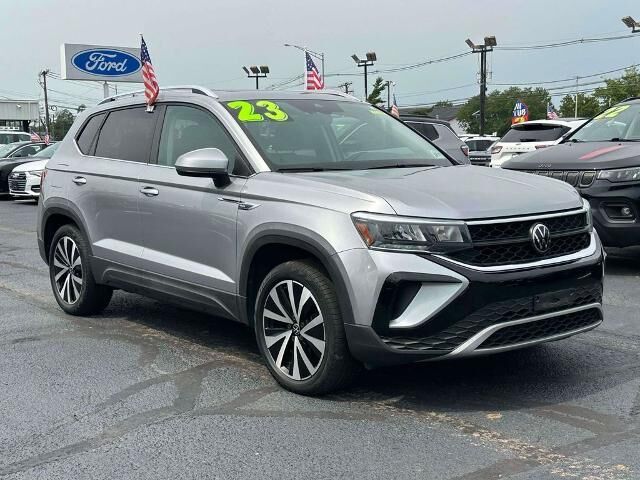 2023 Volkswagen Taos SE 4Motion