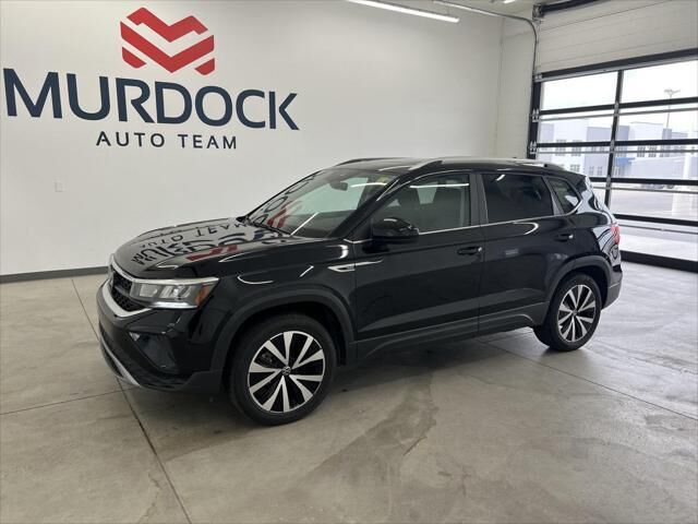 2023 Volkswagen Taos SE 4Motion — photo 1 of 13