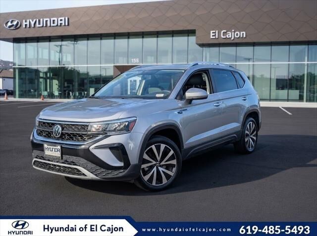 2022 Volkswagen Taos SE — photo 1 of 13