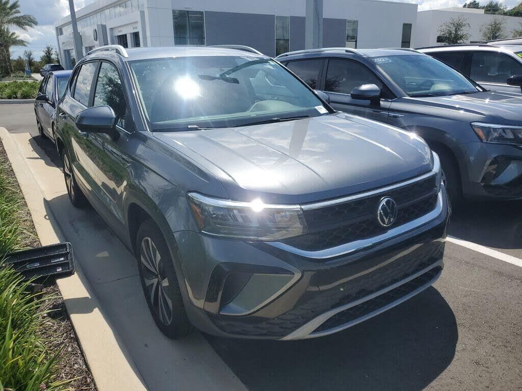 2022 Volkswagen Taos SE — photo 1 of 1