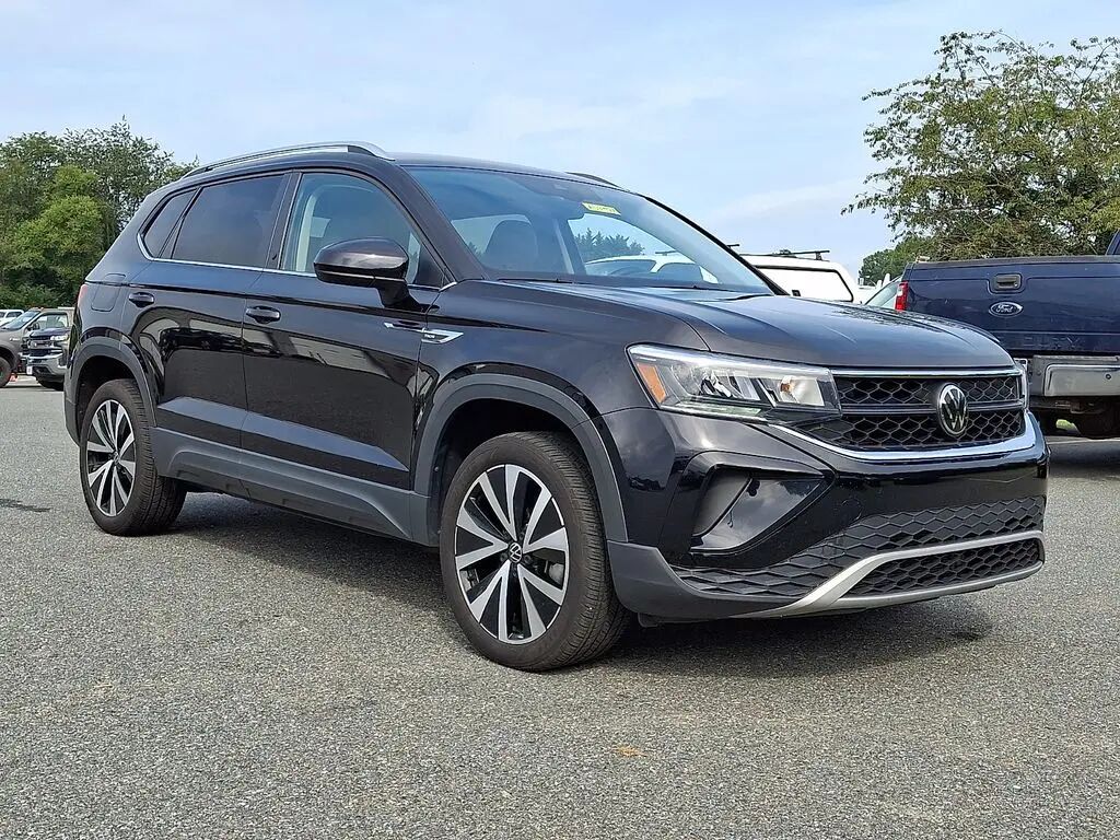 2024 Volkswagen Taos SE — photo 1 of 13