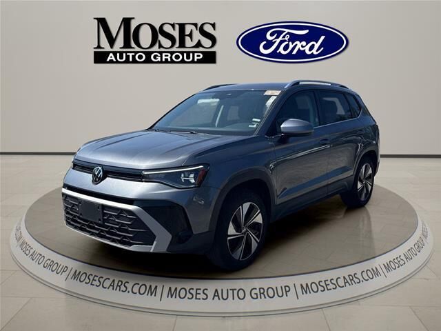 2025 Volkswagen Taos SE 4Motion