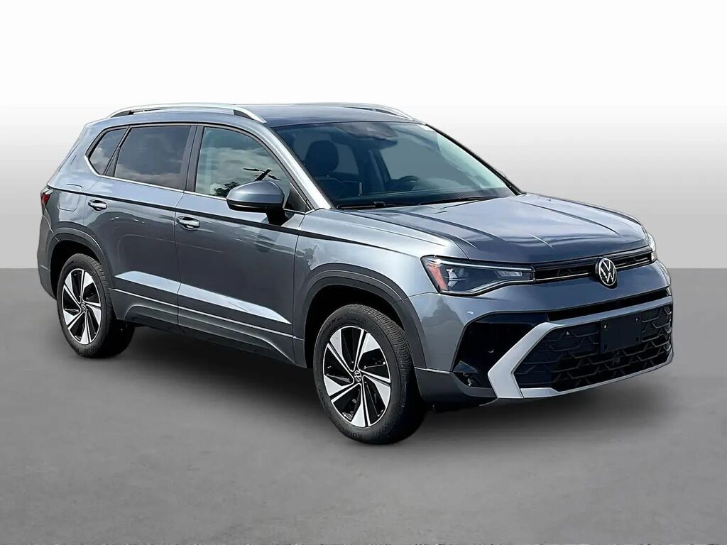 2025 Volkswagen Taos SE 4Motion — photo 1 of 13