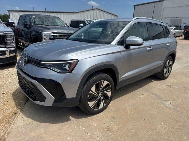 2025 Volkswagen Taos SE 4Motion