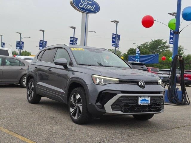 2025 Volkswagen Taos SE 4Motion