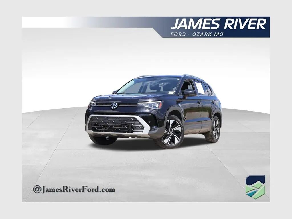 2025 Volkswagen Taos SE 4Motion — photo 1 of 13
