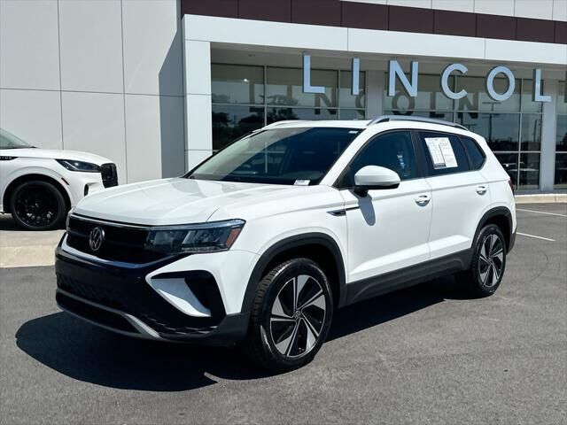 2024 Volkswagen Taos SE 4Motion