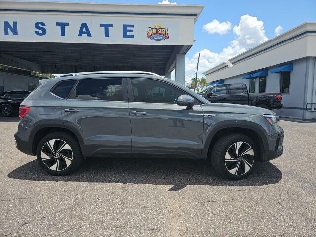 2024 Volkswagen Taos SE 4Motion