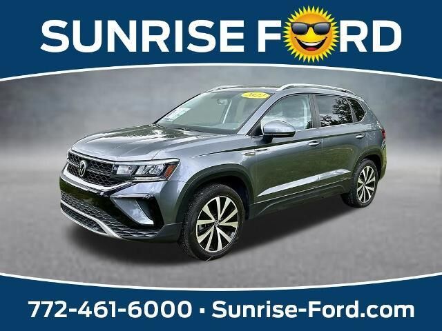 2022 Volkswagen Taos SE 4Motion — photo 1 of 13