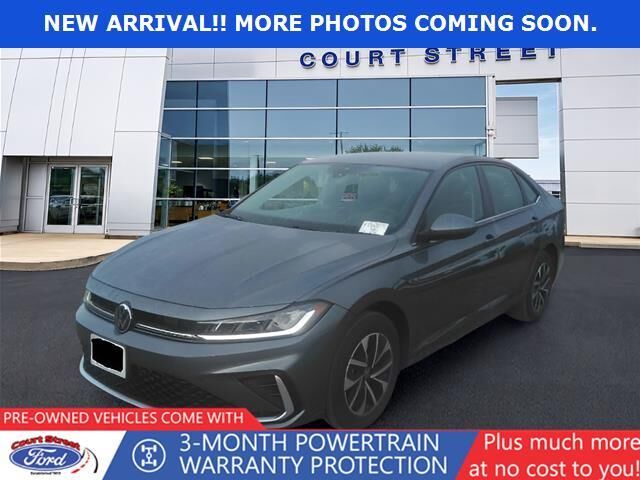 2025 Volkswagen Jetta S — photo 1 of 13