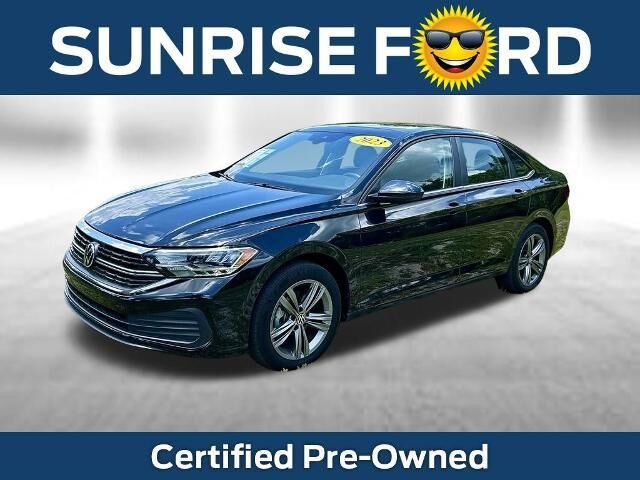 2023 Volkswagen Jetta SE — photo 1 of 13