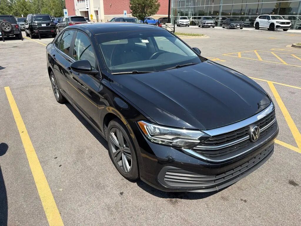 2024 Volkswagen Jetta SE — photo 1 of 9