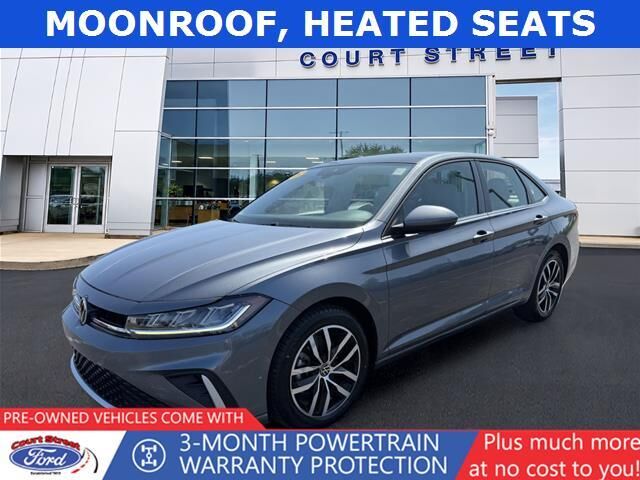2025 Volkswagen Jetta SE — photo 1 of 13