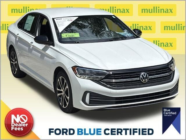 2023 Volkswagen Jetta Sport — photo 1 of 9