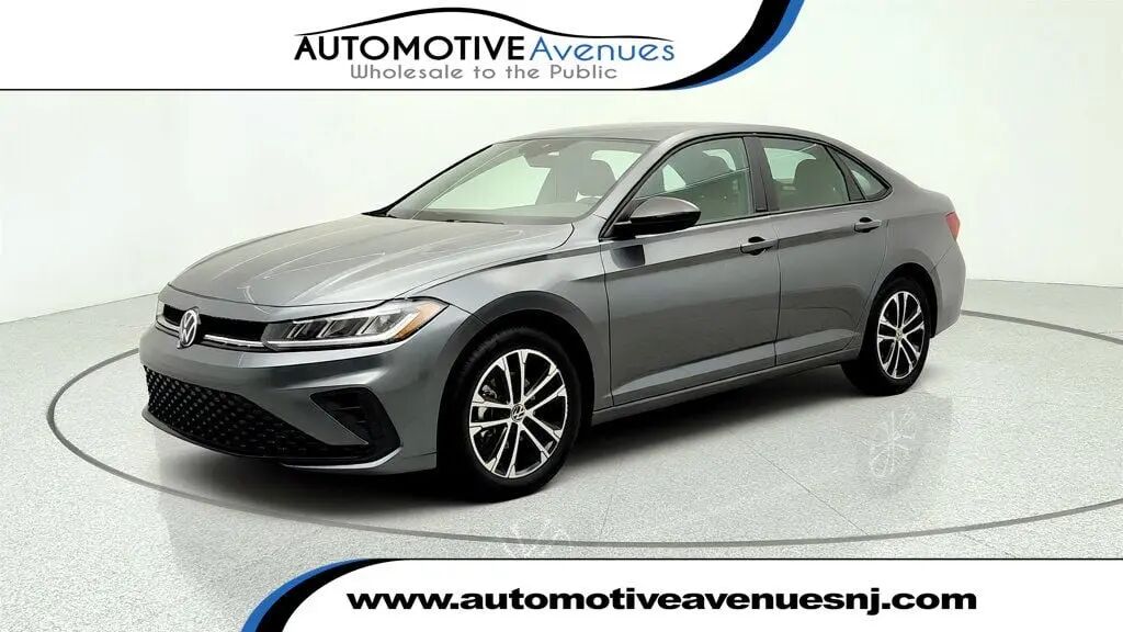 2025 Volkswagen Jetta Sport — photo 1 of 13