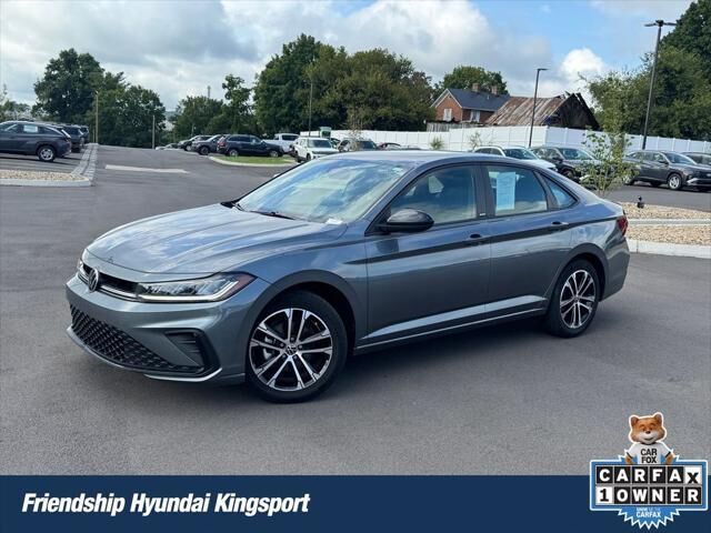 2025 Volkswagen Jetta Sport — photo 1 of 13