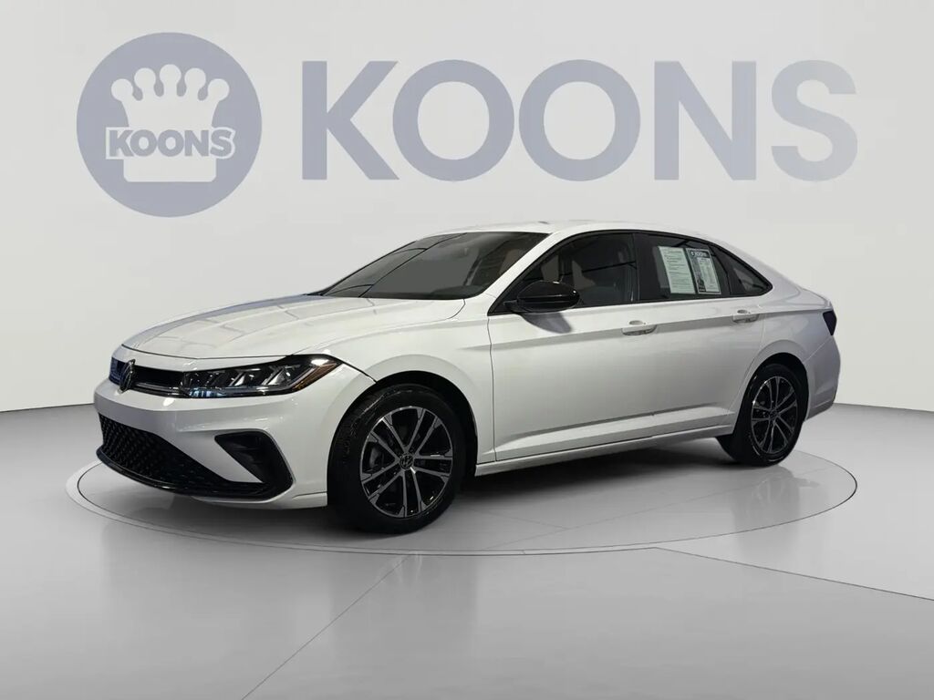 2025 Volkswagen Jetta Sport — photo 1 of 13