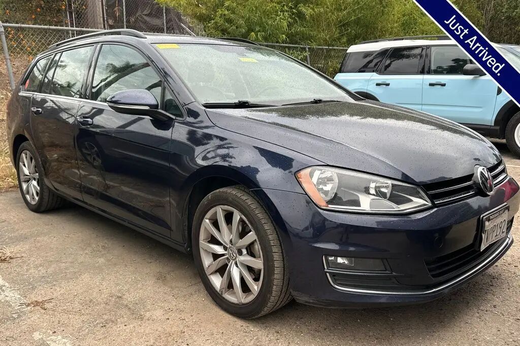 2017 Volkswagen Golf SportWagen TSI SE — photo 1 of 3