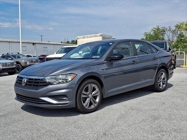 2019 Volkswagen Jetta R-Line — photo 1 of 13
