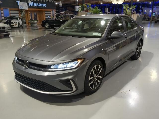 2025 Volkswagen Jetta SE — photo 1 of 13