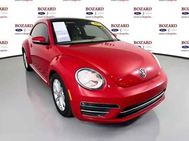 2018 Volkswagen Beetle 2.0T SE — photo 1 of 13