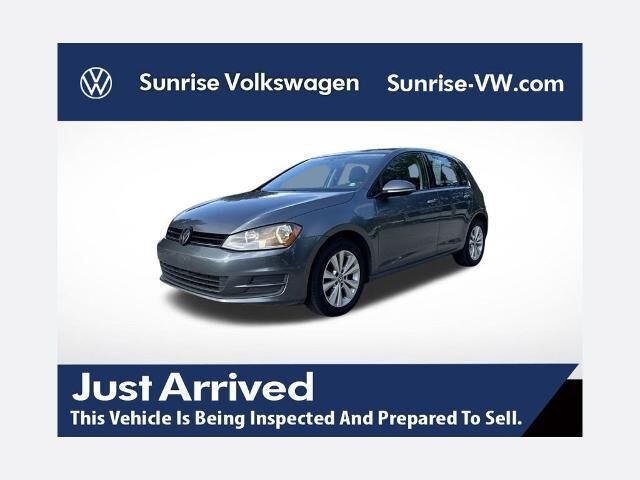 2015 Volkswagen Golf TDI S — photo 1 of 1