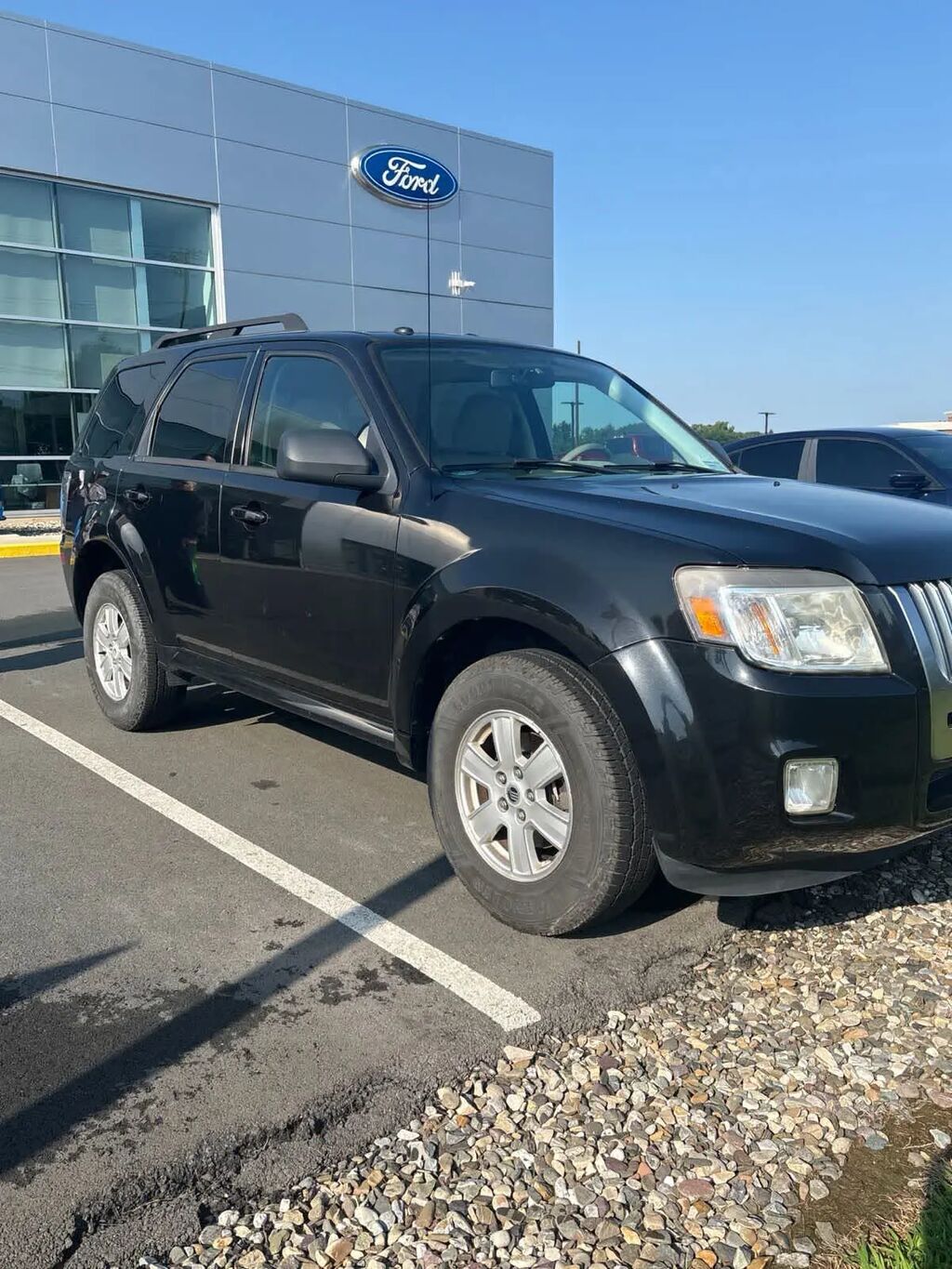 2011 Mercury Mariner V6 — photo 1 of 1
