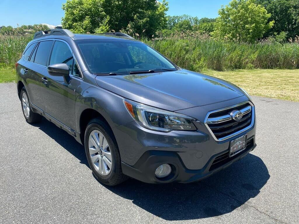 2019 Subaru Outback 2.5i Premium — photo 1 of 1
