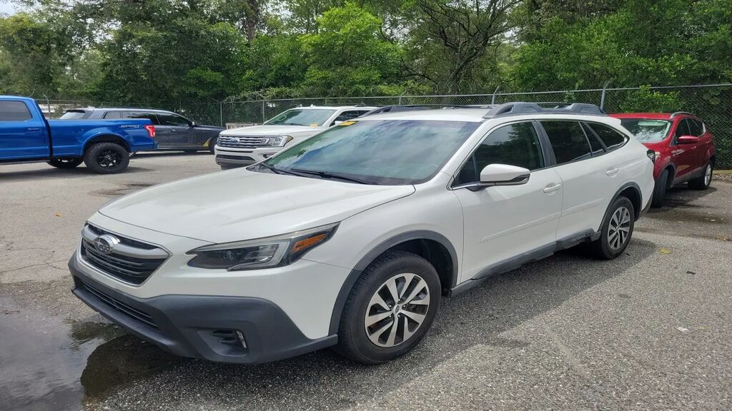 2020 Subaru Outback Premium — photo 1 of 4